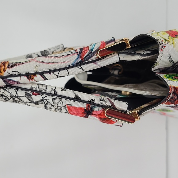 Whitebgreen red floral dragonfly zip up hand bag purse pretty cute - Picture 4 of 9